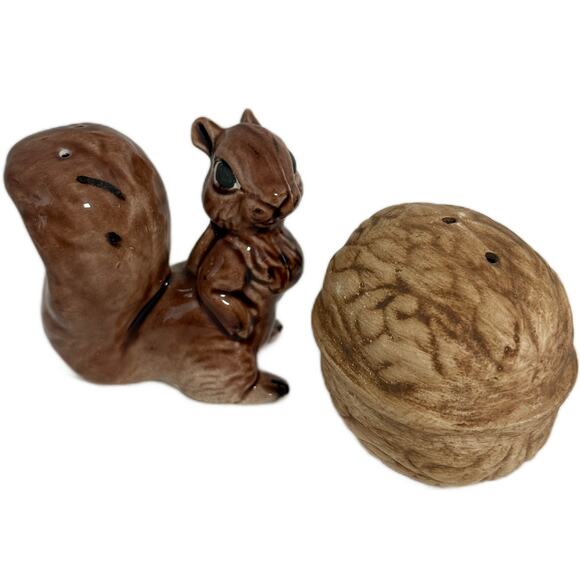 Vintage Lot 2 Squirrel Ceramic Salt Pepper Shakers - Cute Couple & Walnut - Picture 3 of 10